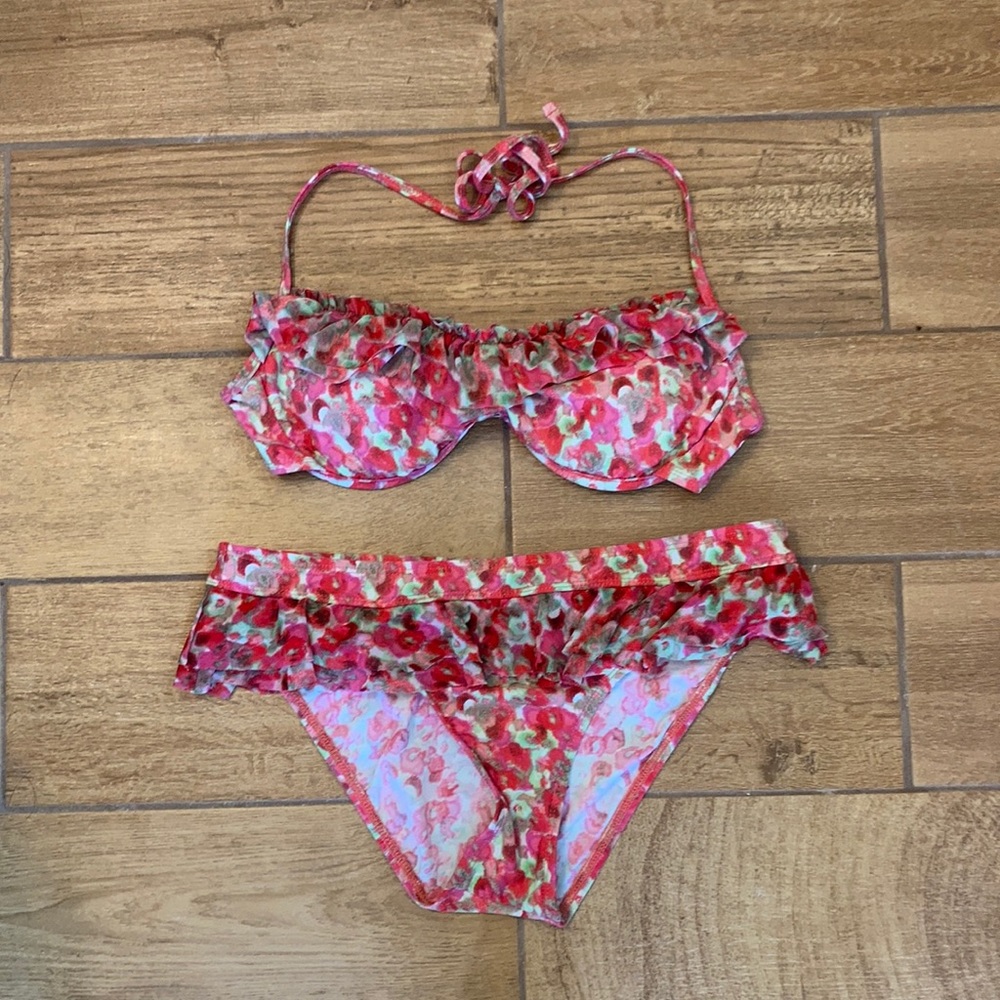 Kenneth Cole Reaction floral ruffle bikini M/L